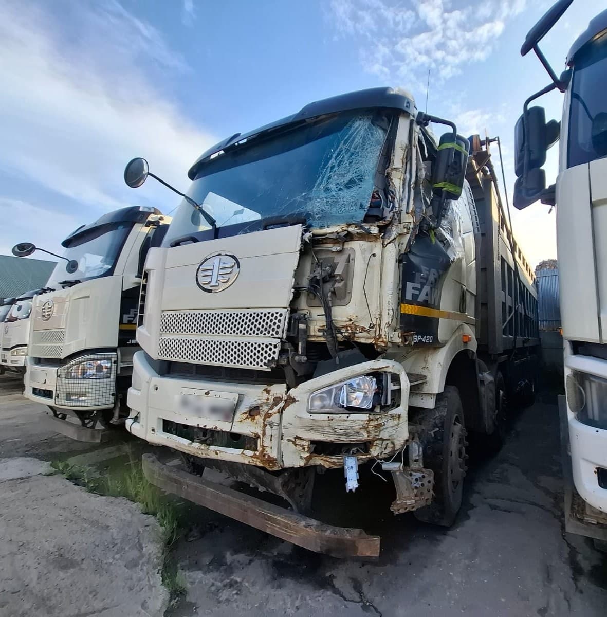 FAW J6 8x4 Самосвал - 1