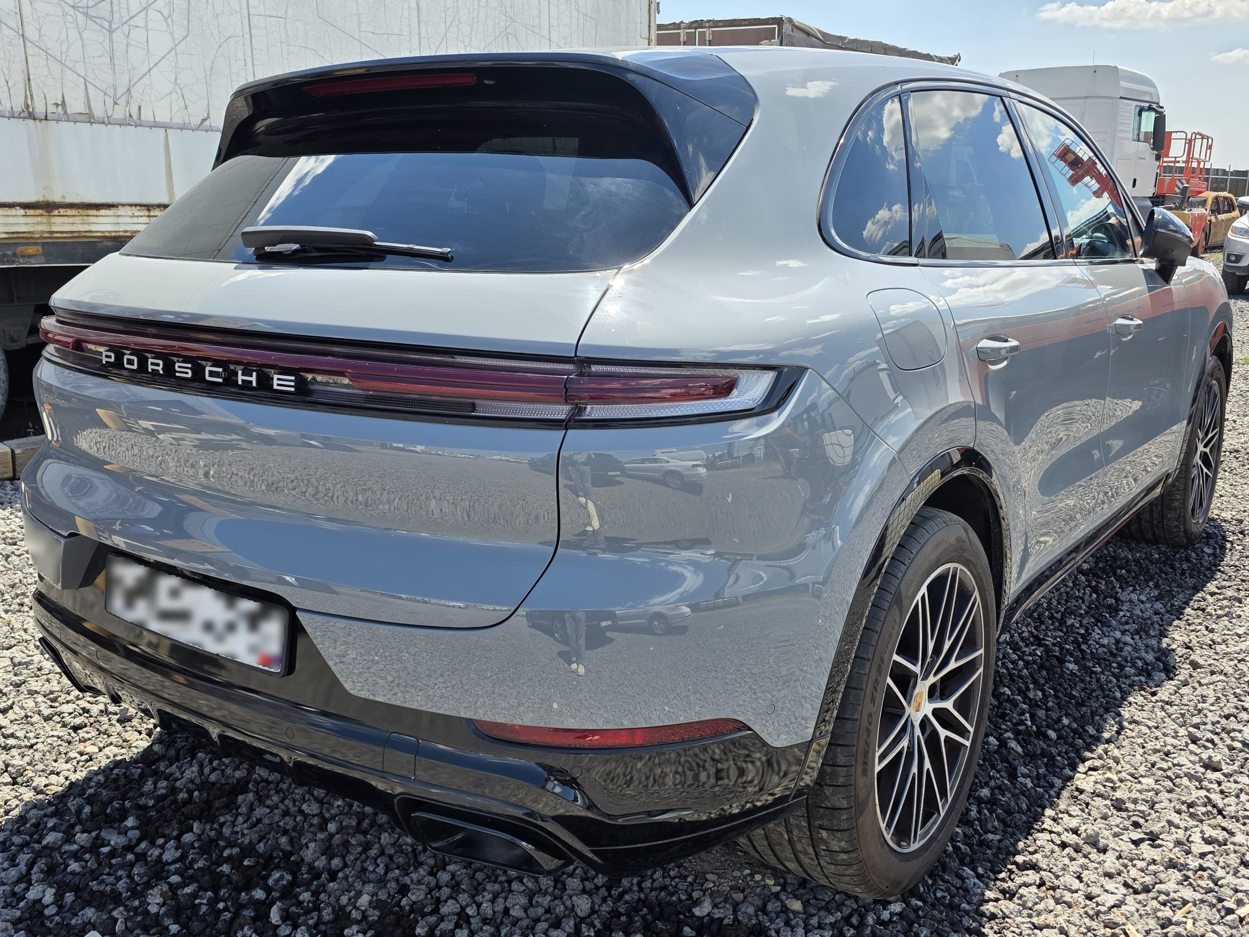 Porsche Cayenne - 3