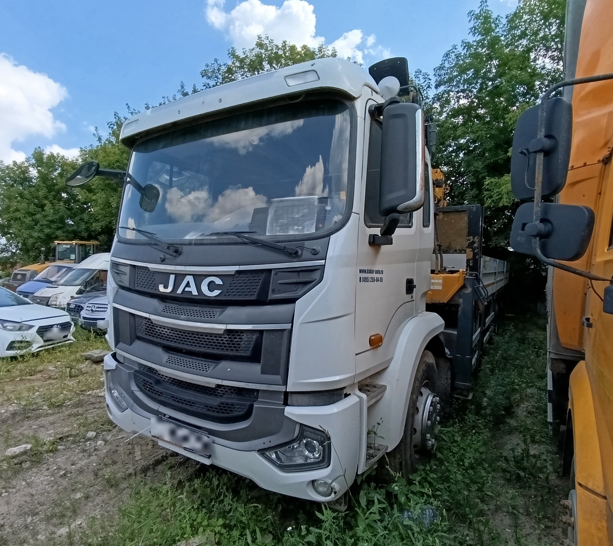 Jac N200 4x2 Бортовой с КМУ - 1