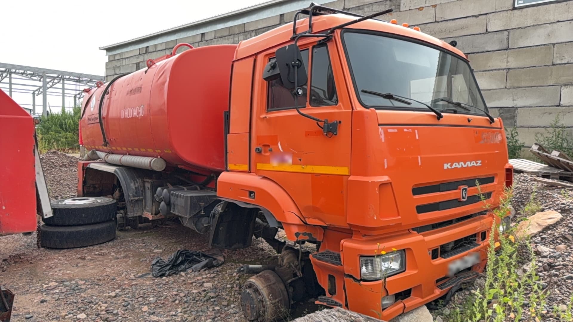 Уралспецтранс 5453* на шасси КамАЗ 6522 6x6 Автоцистерна нефтепромысловая - 2