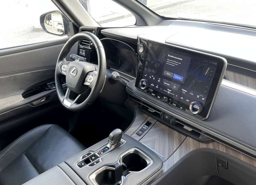 Lexus LM 350h - 5