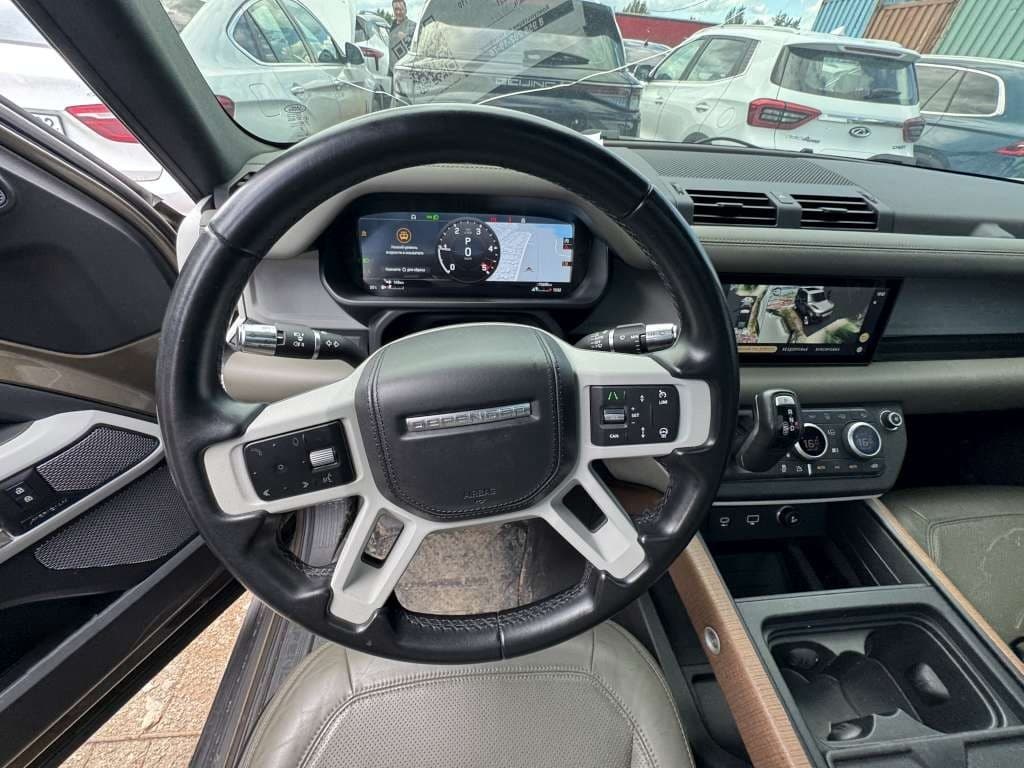 Land Rover Defender 110 - 5