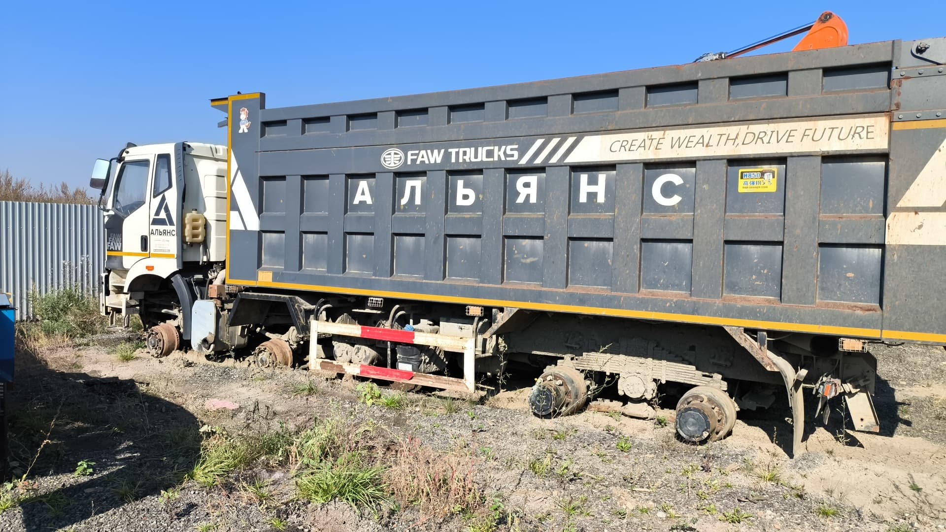 FAW CA 3310 8x4 Самосвал - 4
