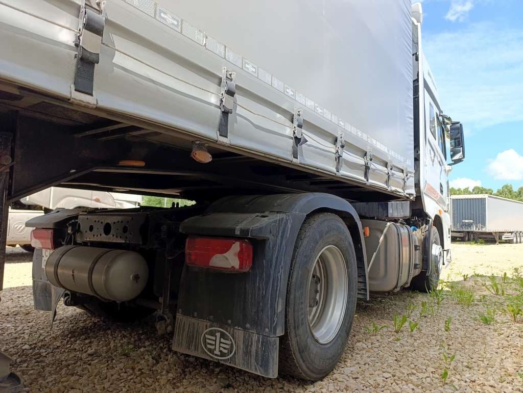 FAW J7 4x2 Седельный тягач - 3