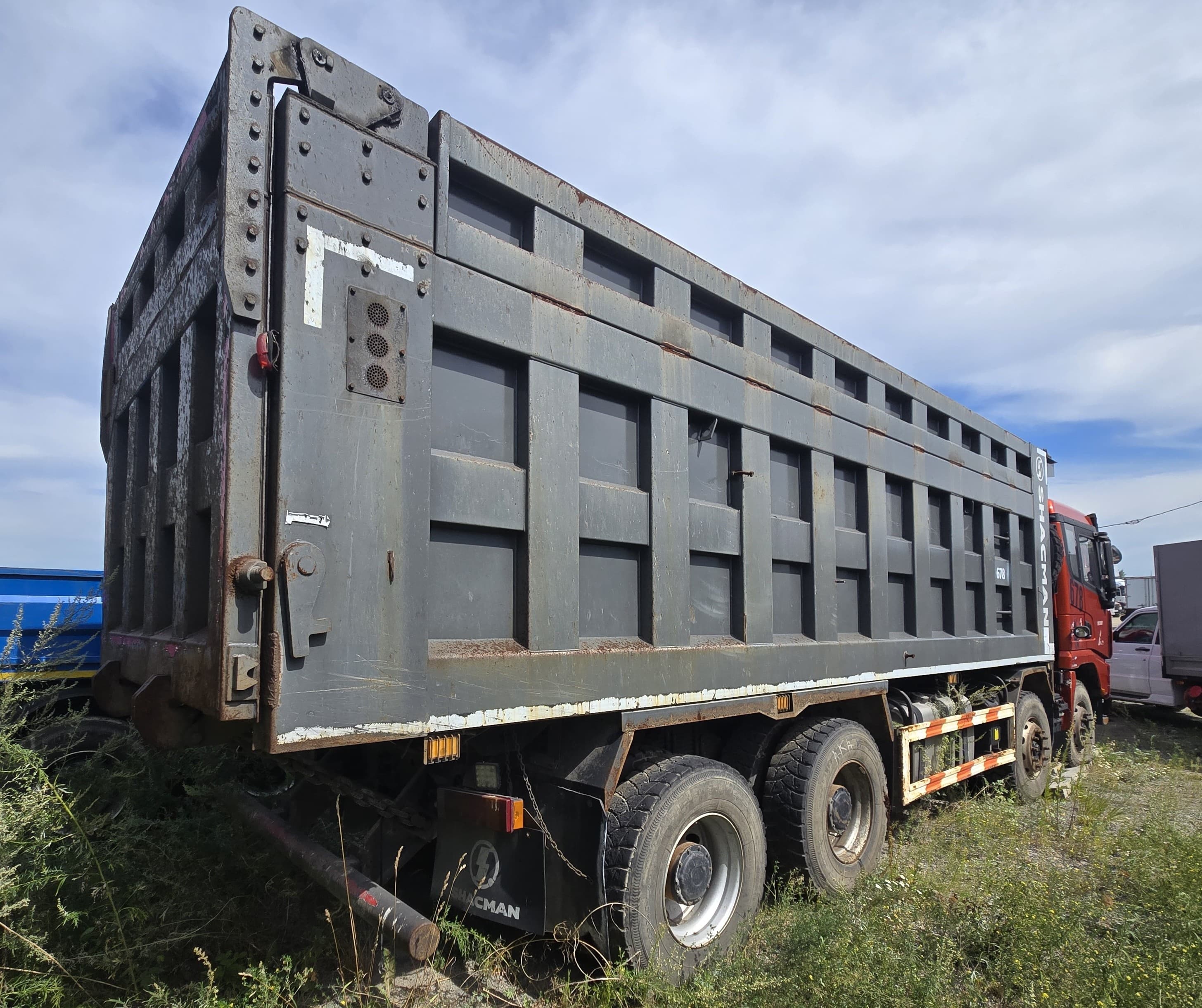 Shacman (Shaanxi) SX331863366 Самосвал 8х4 - 3