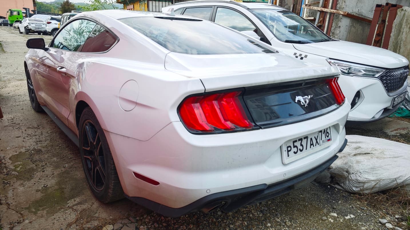Ford Mustang - 4