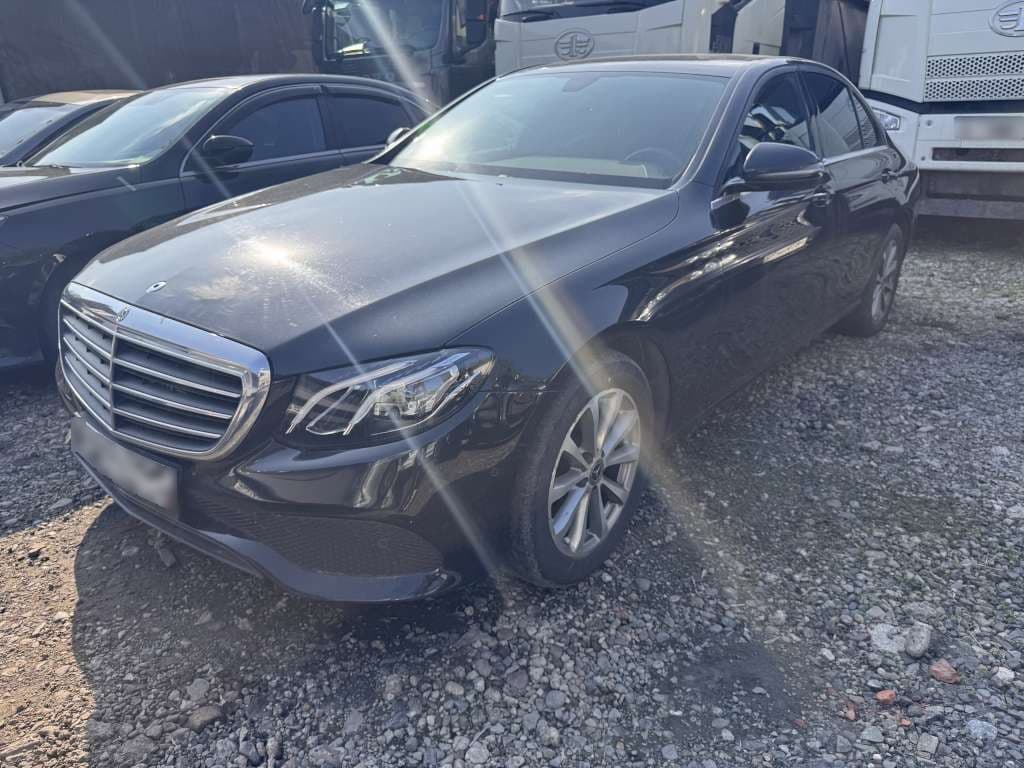 Mercedes-Benz E седан - 1