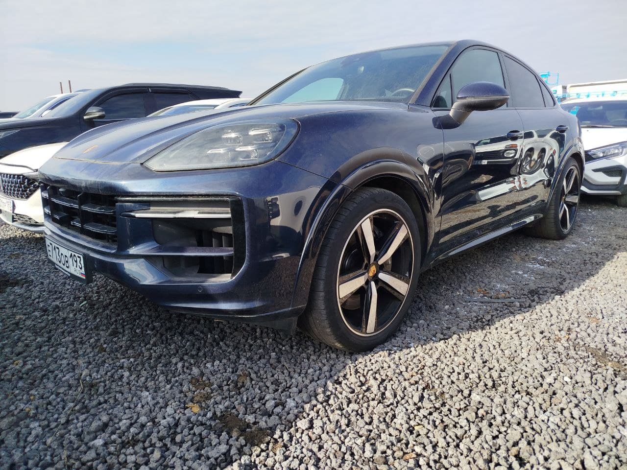 Porsche Cayenne - 1