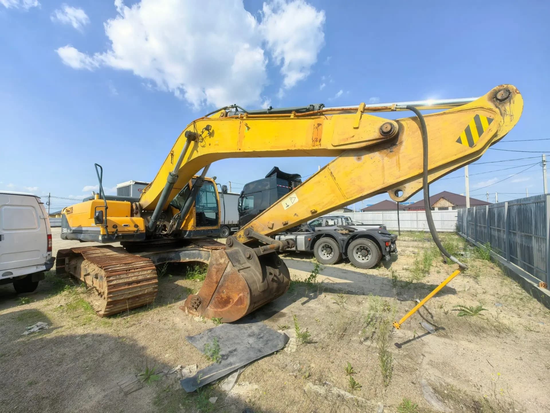 Hyundai R300 Экскаватор - 2
