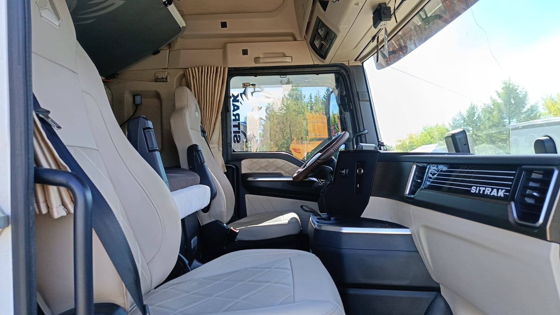 Sitrak C7H 4x2 Седельный тягач - 5