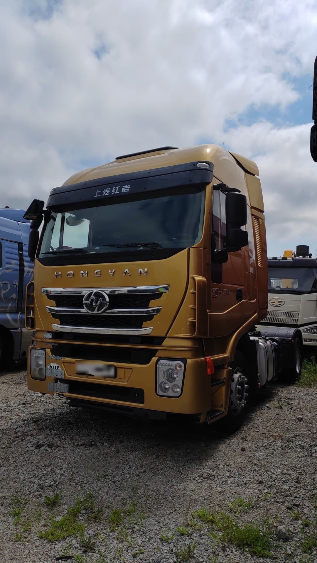 Hongyan CQ* 4x2 Седельный тягач - 1