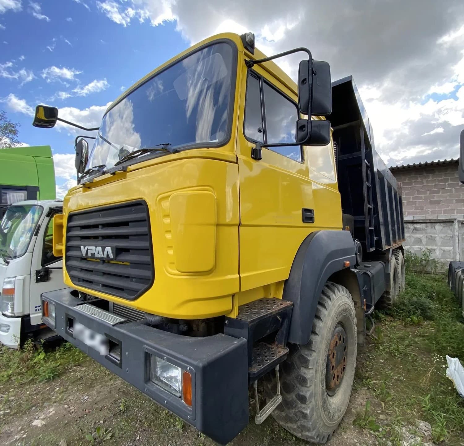 Завод Спецмаш SM02* на шасси Ural 6370 6x6 Самосвал - 1