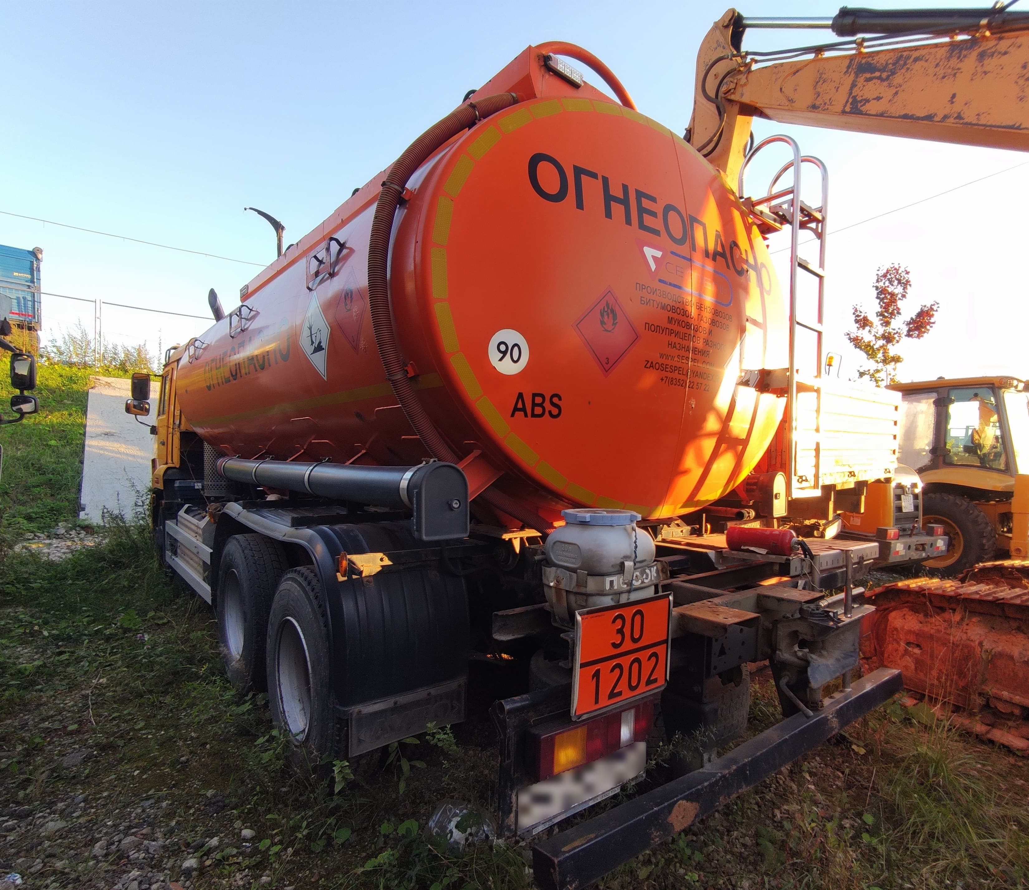 Сеспель 4651* на шасси КамАЗ 65115 6x4 Автотопливозаправщик - 4