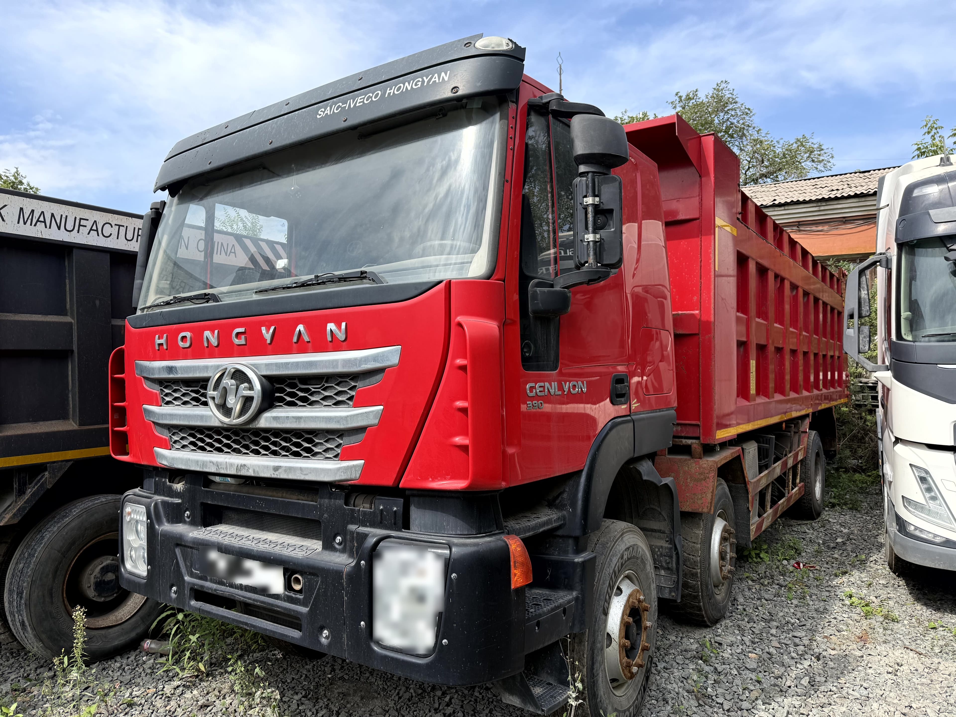 Hongyan CQ3406HV39 8x4 Самосвал - 1