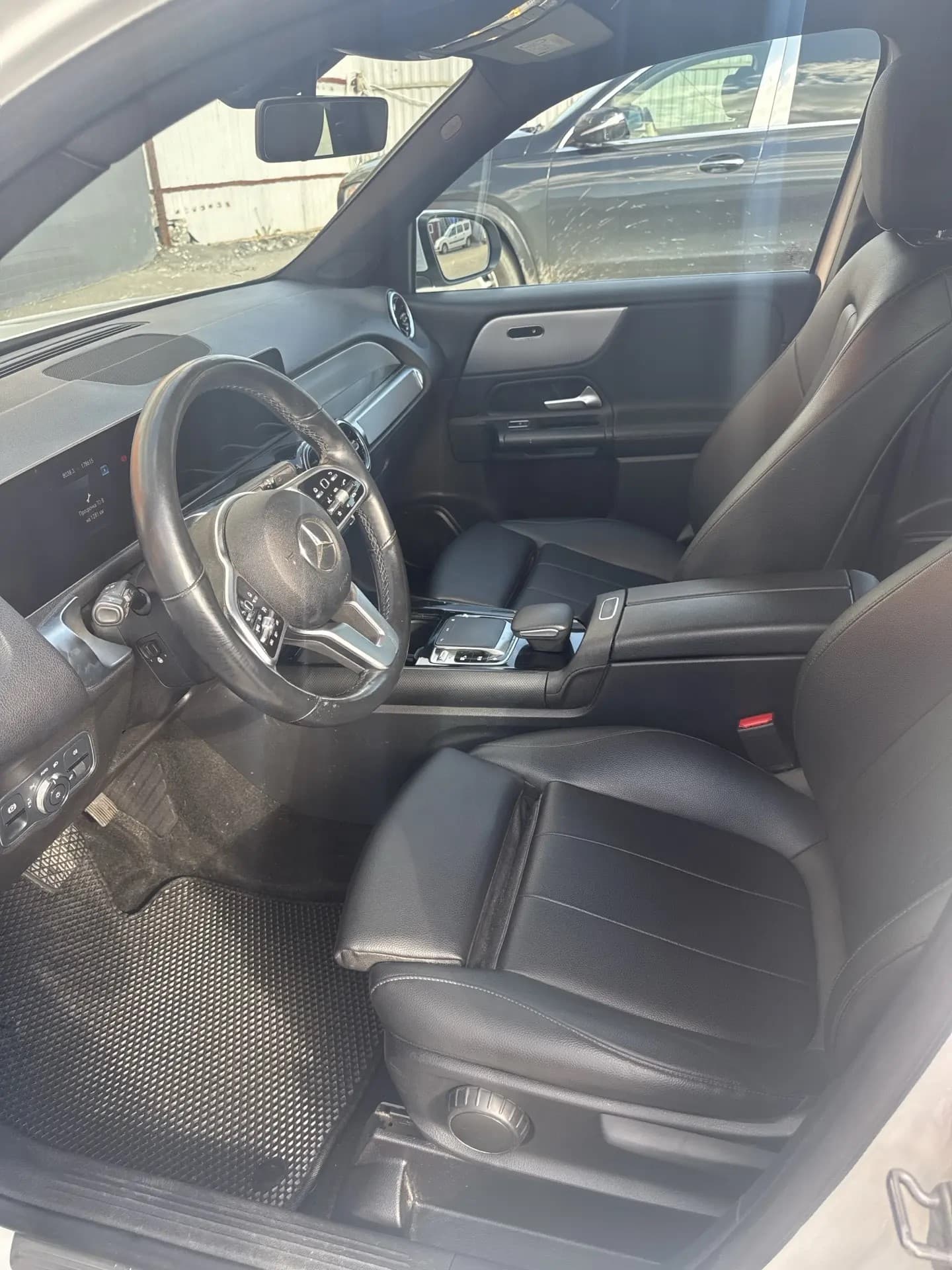 Mercedes-Benz GLB - 5