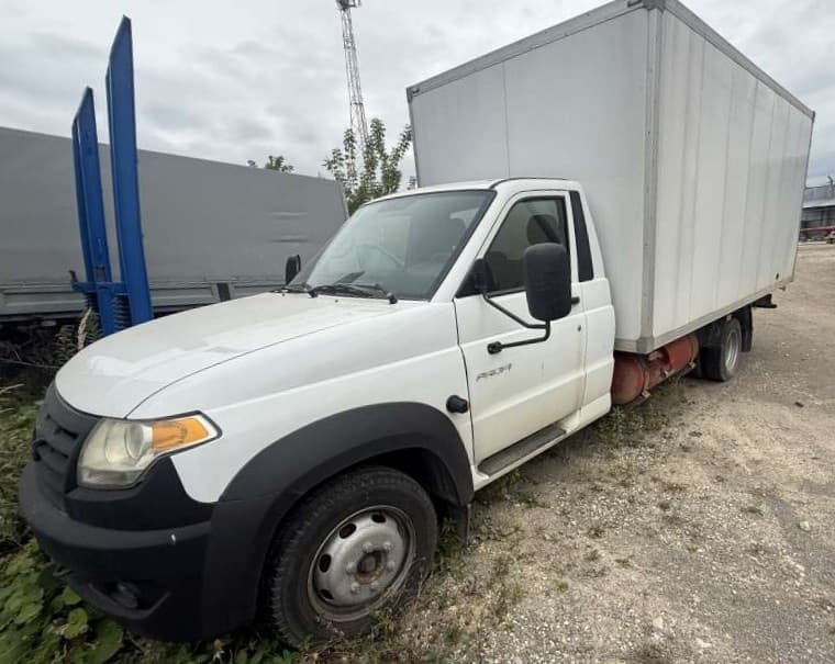 UAZ Profi - 1