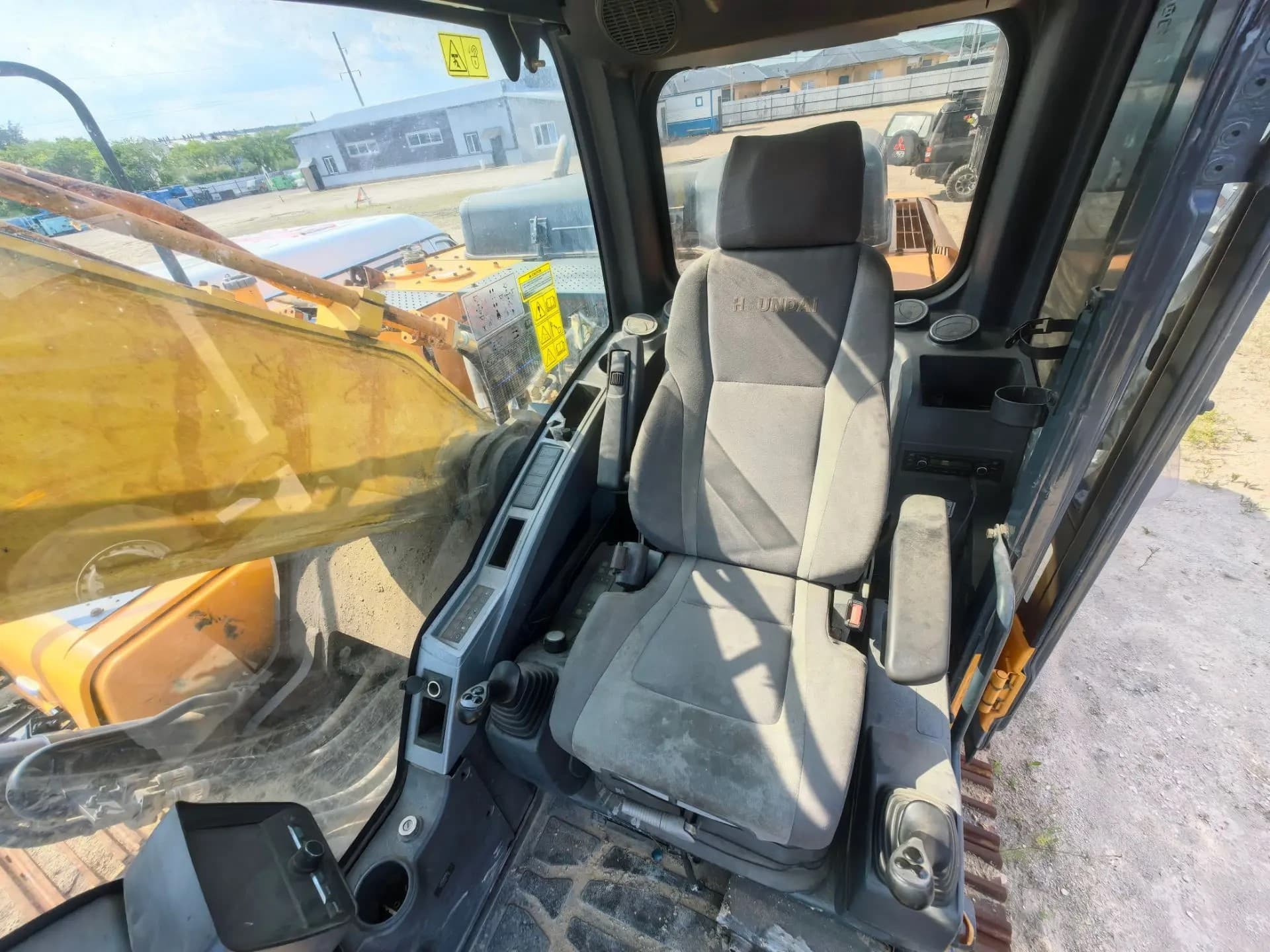 Hyundai R300 Экскаватор - 5