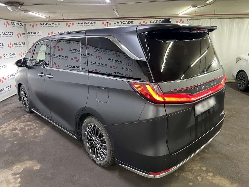 Lexus LM 350h - 4