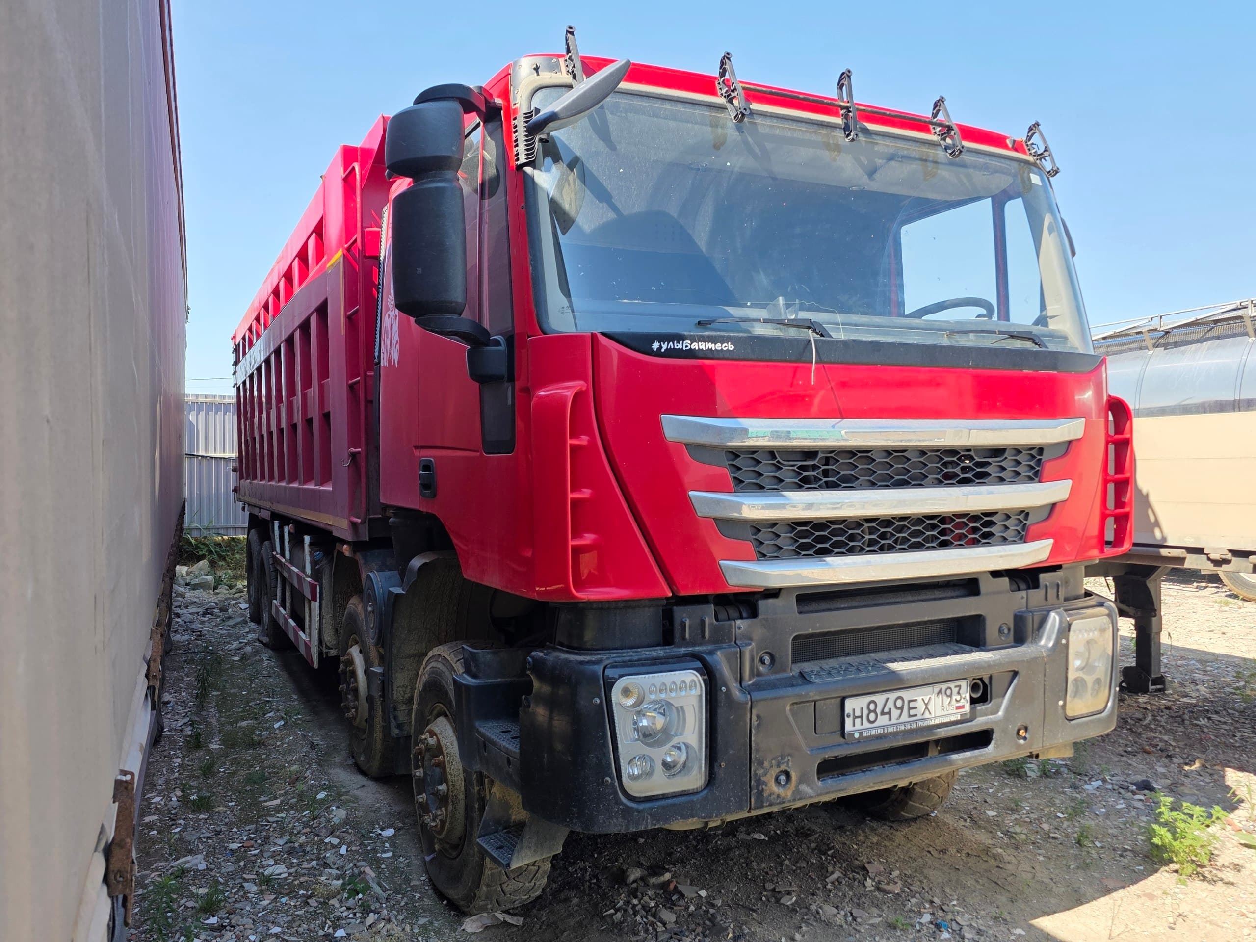 Hongyan 908 8x4 Самосвал - 2