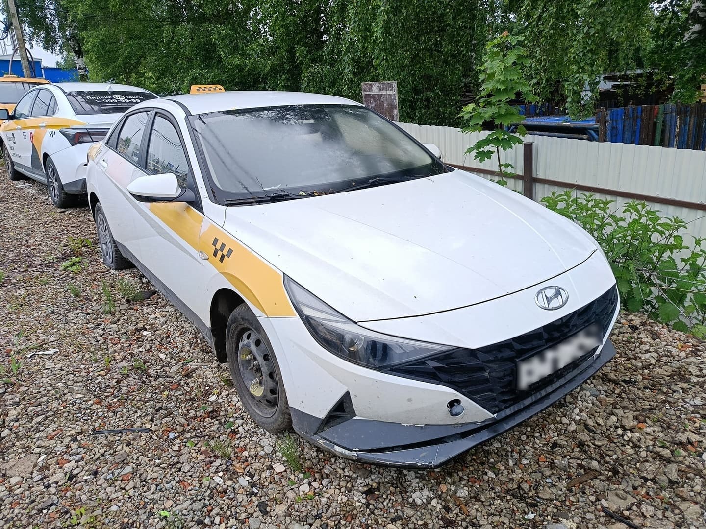 Hyundai Elantra - 2
