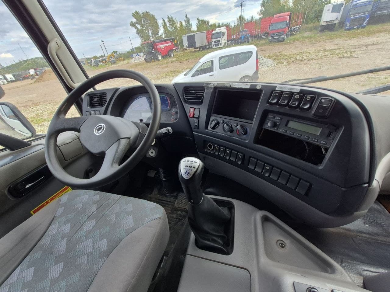 Dongfeng KC 8x4 Самосвал - 5