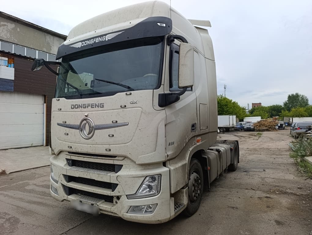 Dongfeng DFH 4x2 Седельный тягач - 1