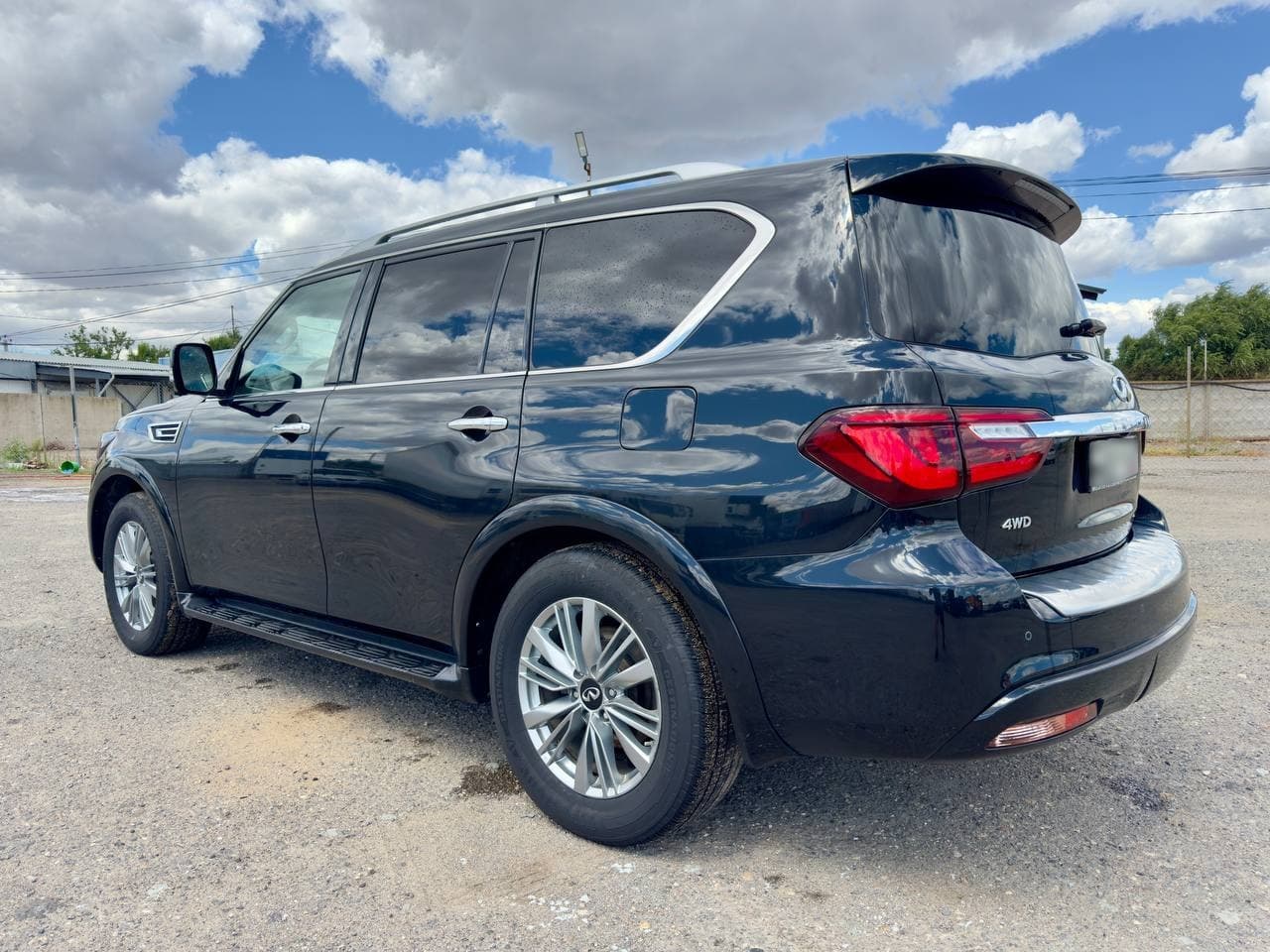 Infiniti QX80 - 4