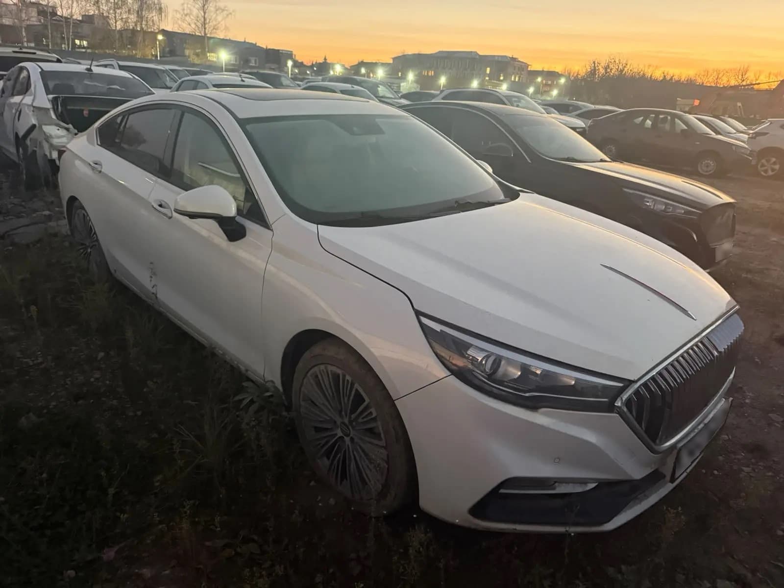 Hongqi H5 - 2