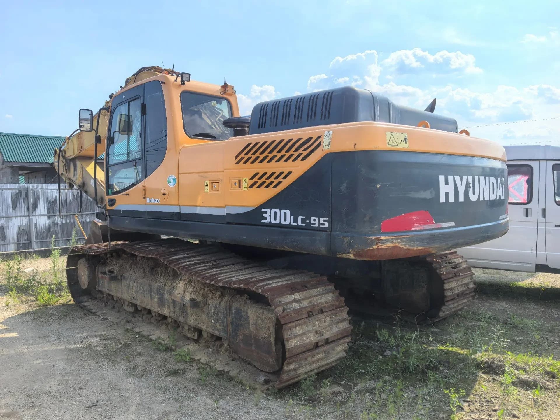 Hyundai R300 Экскаватор - 3