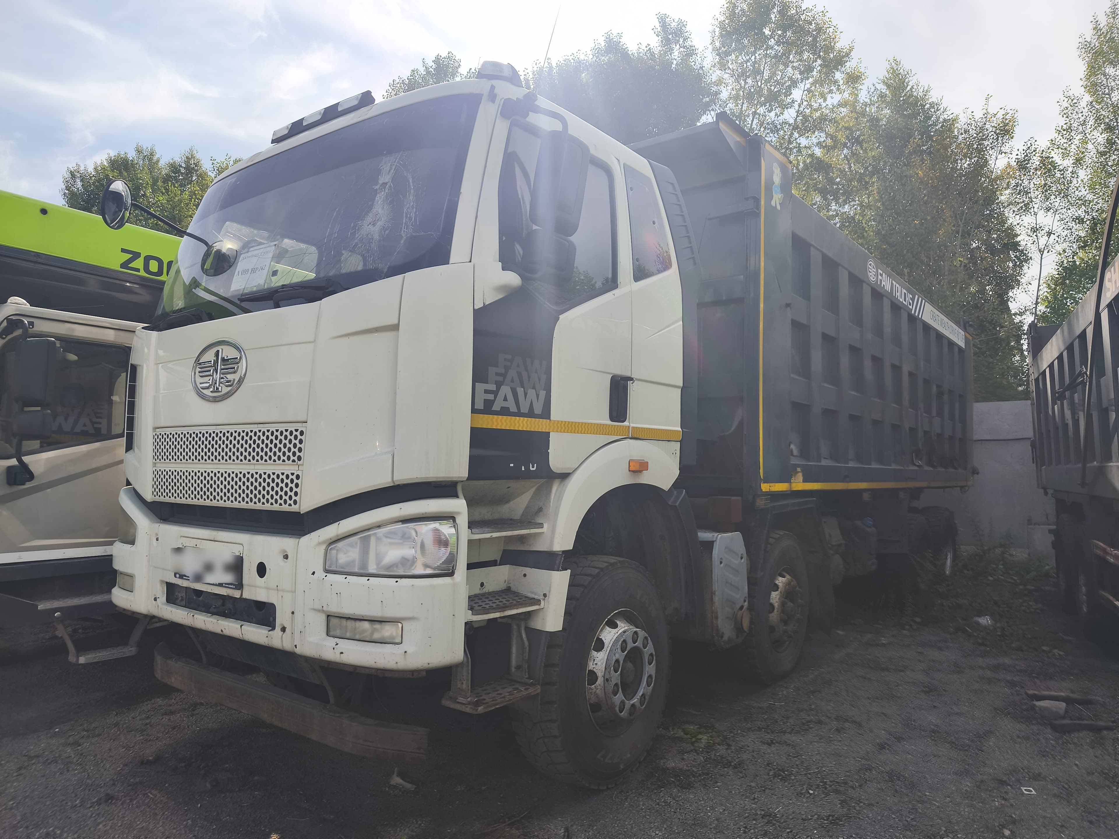 FAW CA 3310 8x4 Самосвал - 1