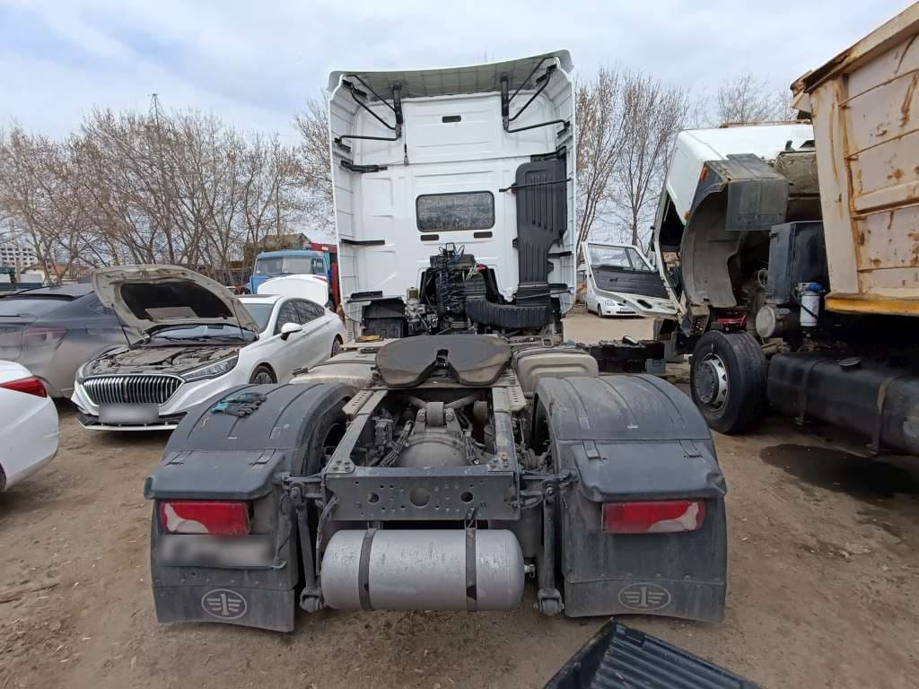 FAW J7 4x2 Седельный тягач - 3