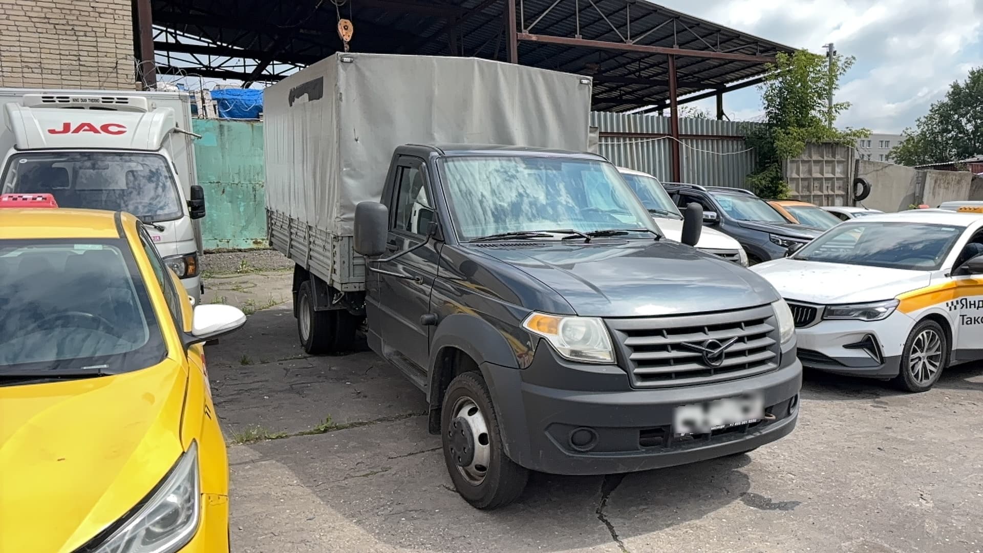 UAZ Profi - 2