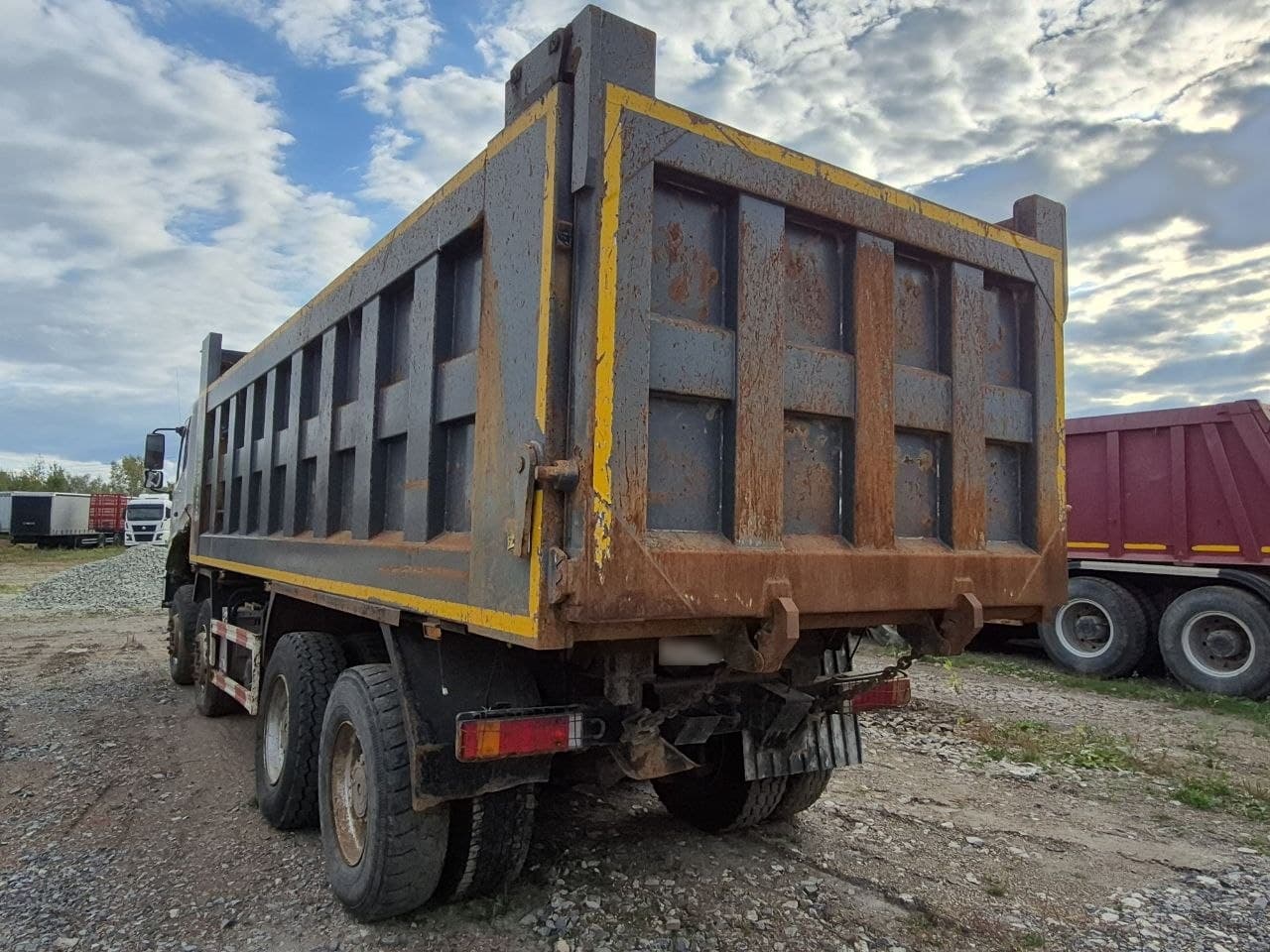 Dongfeng KC 8x4 Самосвал - 4