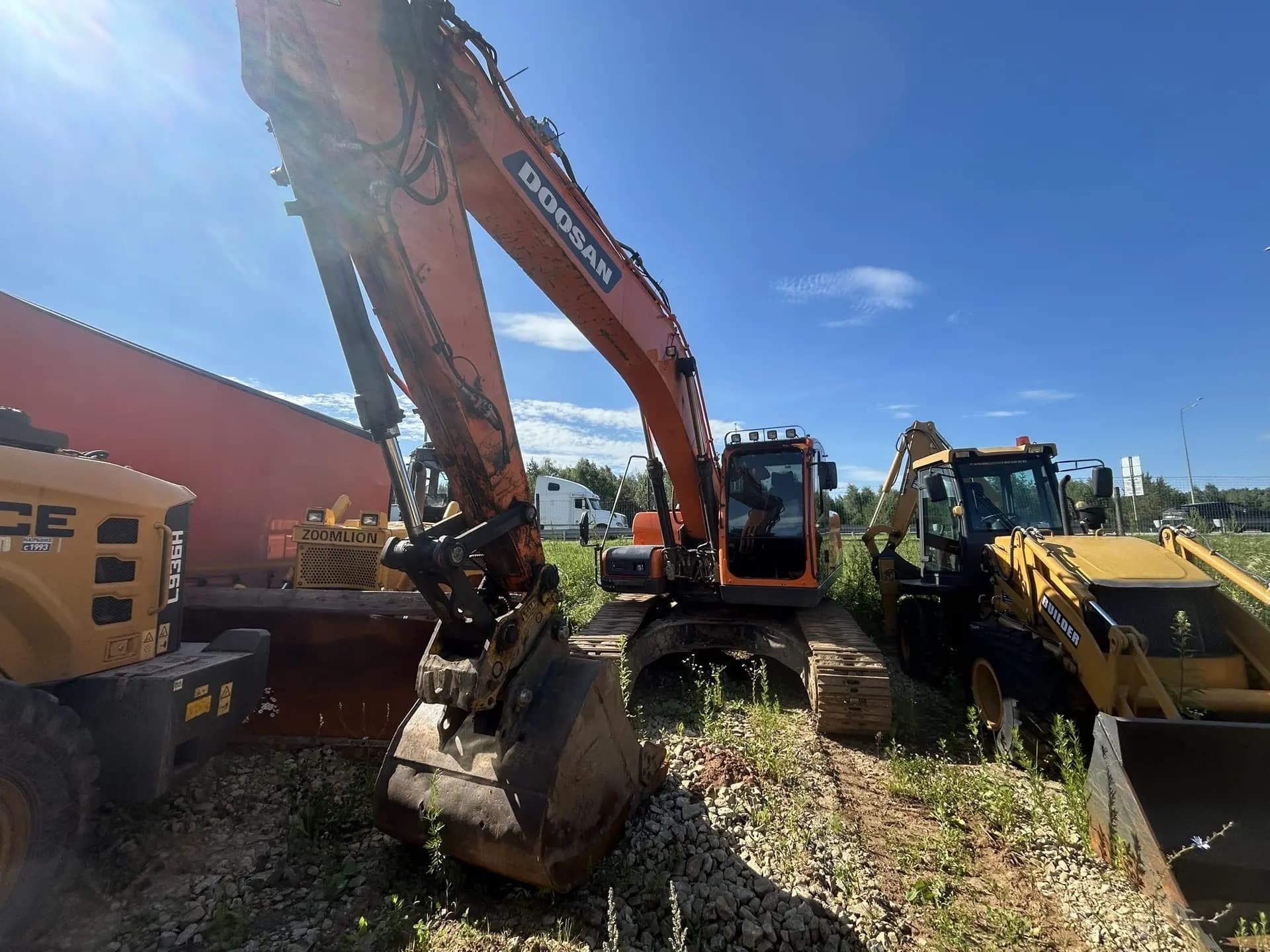Doosan DX 225 Экскаватор - 1