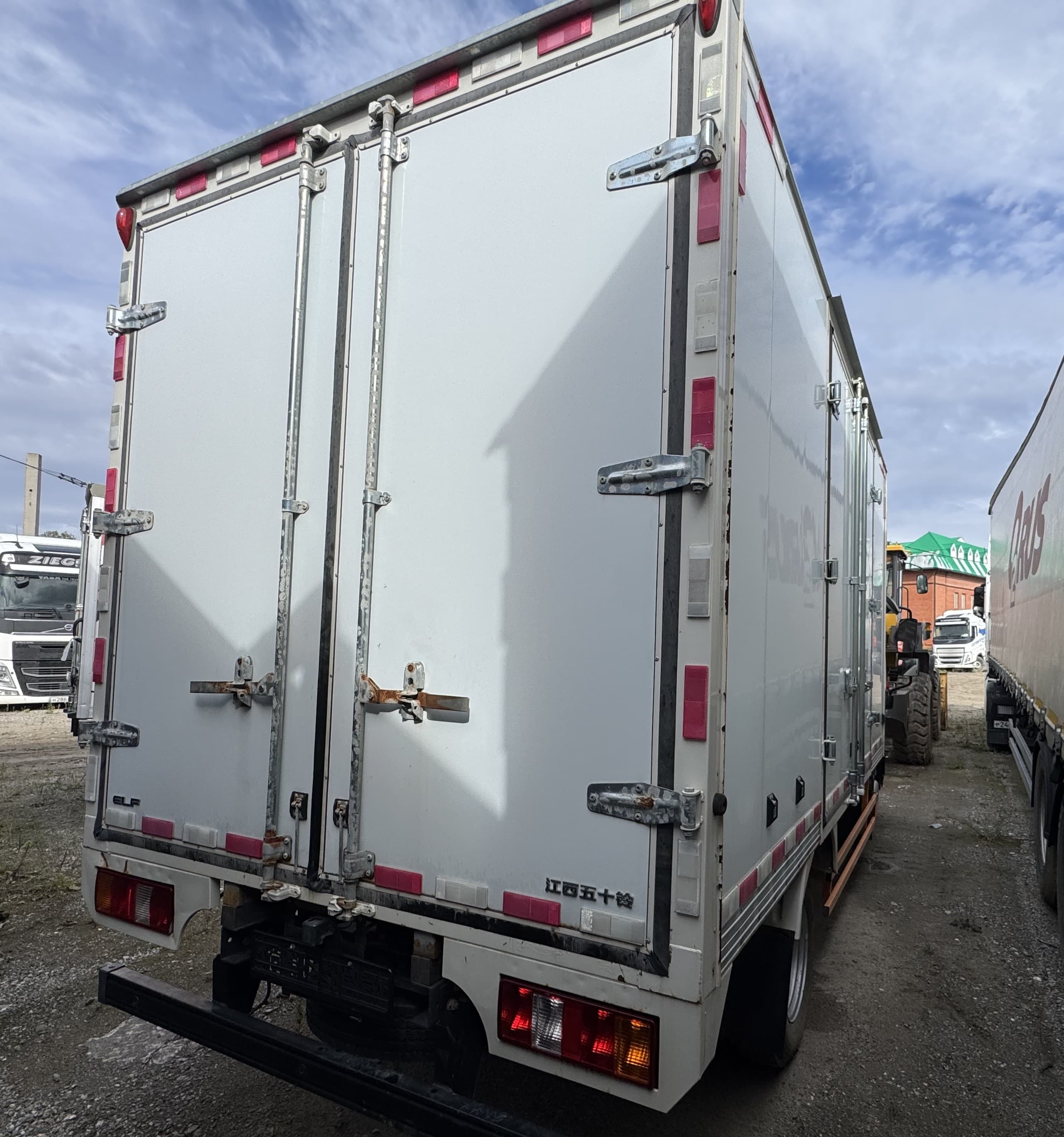 ISUZU ELF 4.5 (EC7) 4x2 Изотермический/рефрижератор - 3