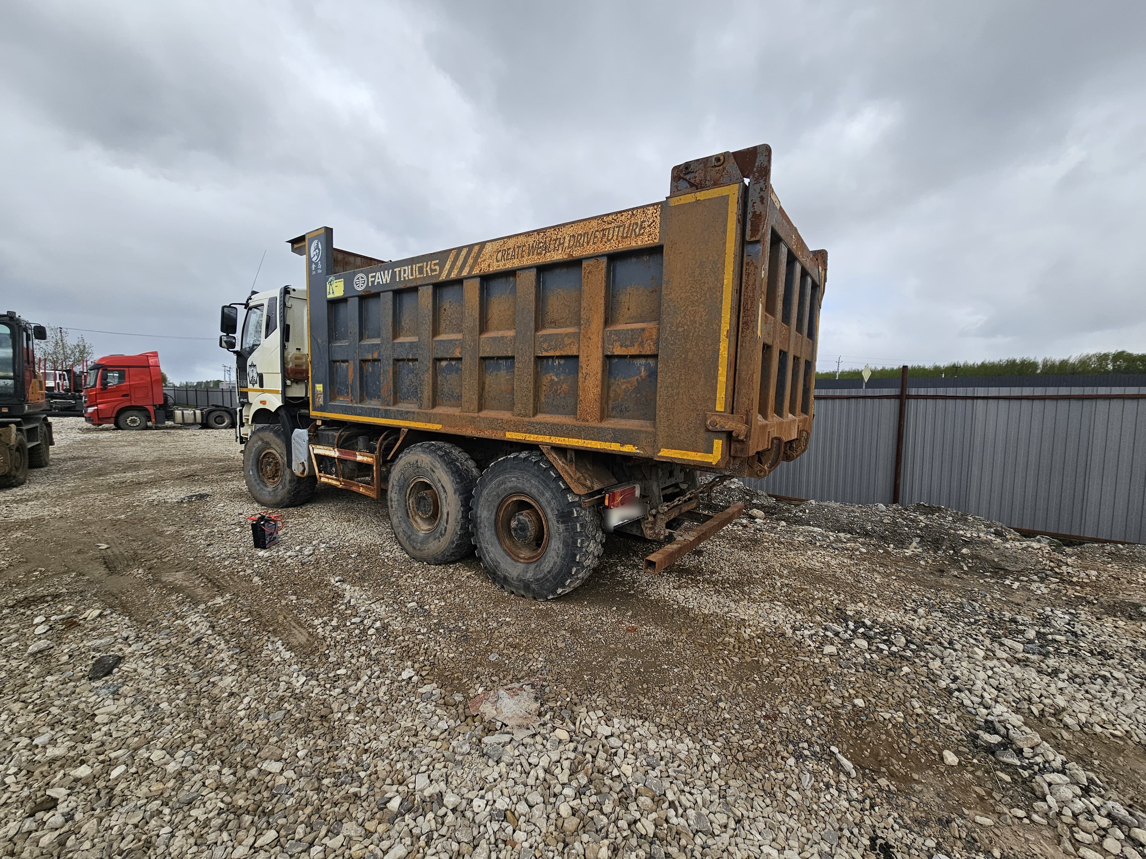 FAW J6* 6x6 Самосвал - 4