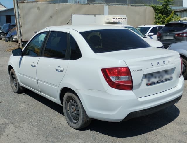 Lada Granta седан - 4