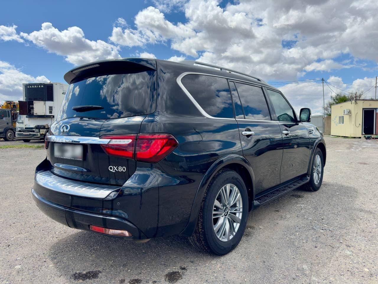 Infiniti QX80 - 3