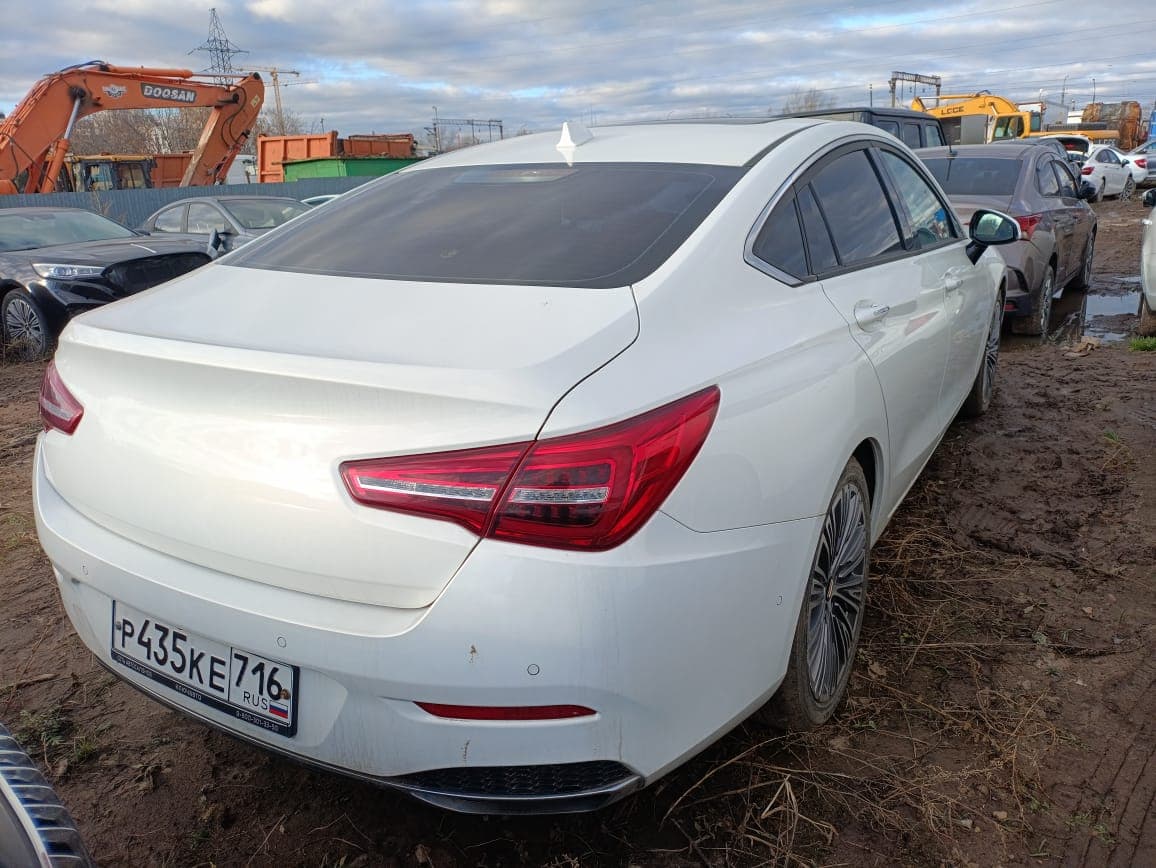 Hongqi H5 - 3