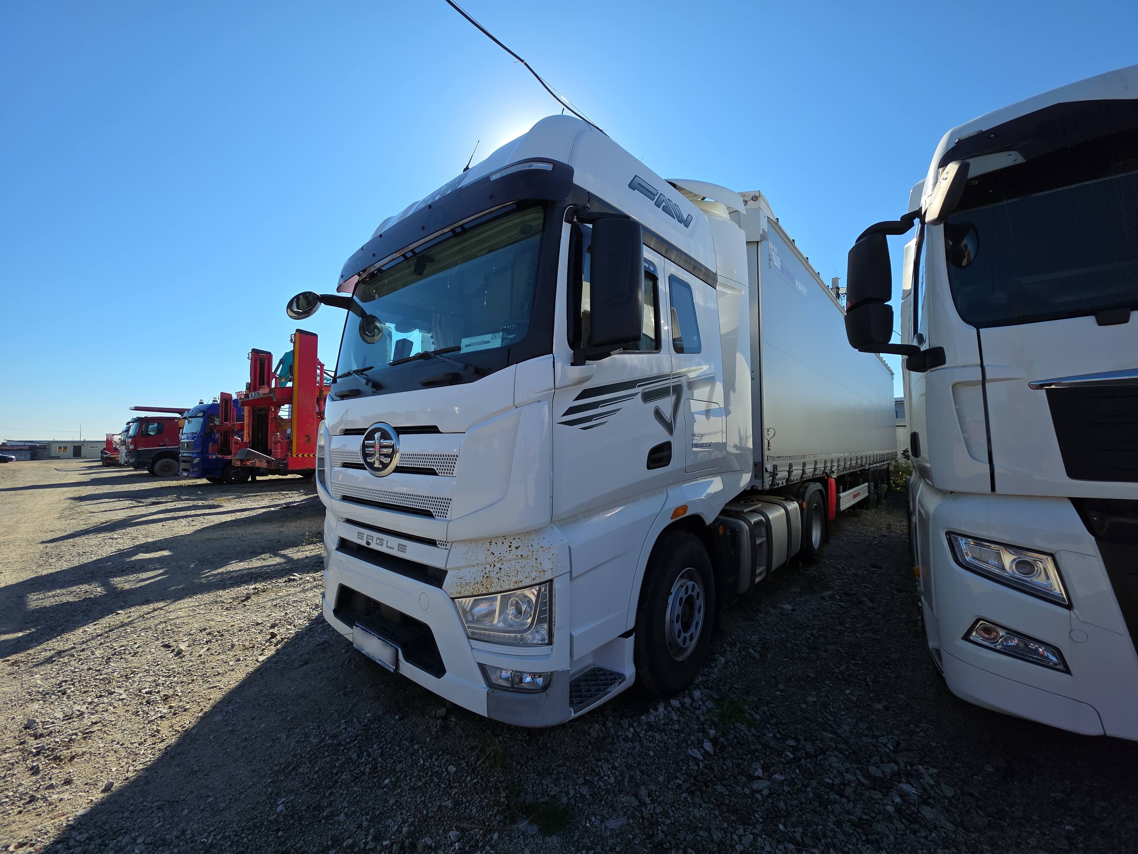 FAW J7 4x2 Седельный тягач - 1