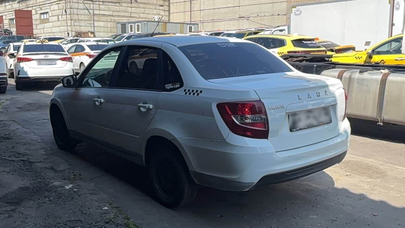 Lada Granta седан - 4