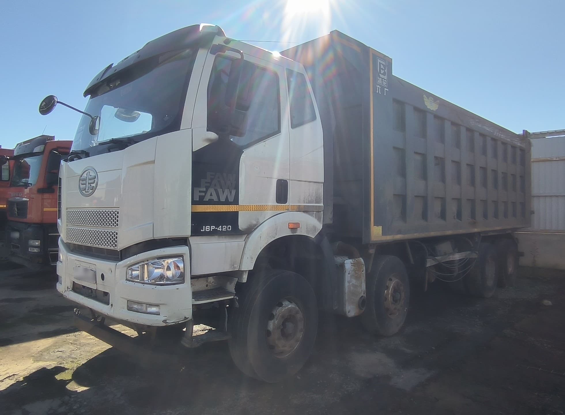 FAW J6 8x4 Самосвал - 1