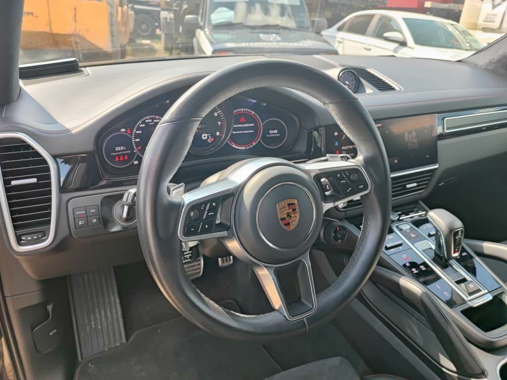 Porsche Cayenne - 5