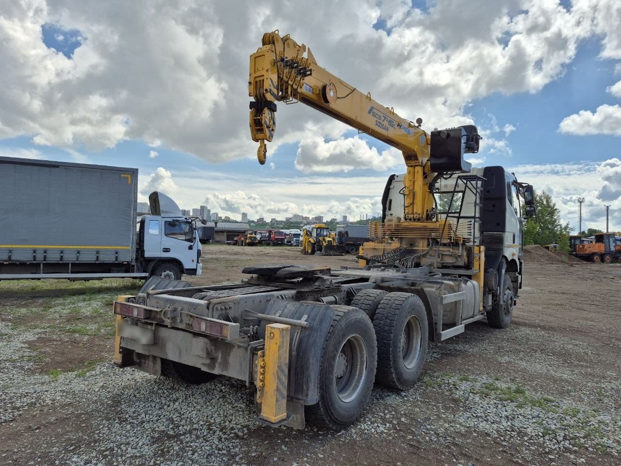 Строительные Подъемные Машины 7327* на шасси FAW CA 3250 6x4 Бортовой с КМУ - 3