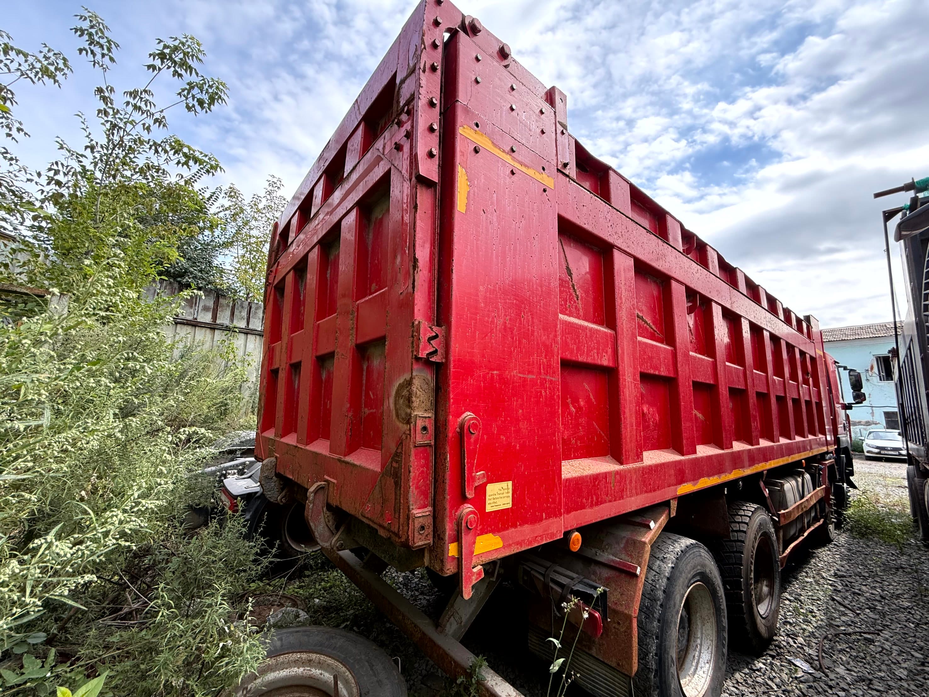 Hongyan CQ3406HV39 8x4 Самосвал - 3