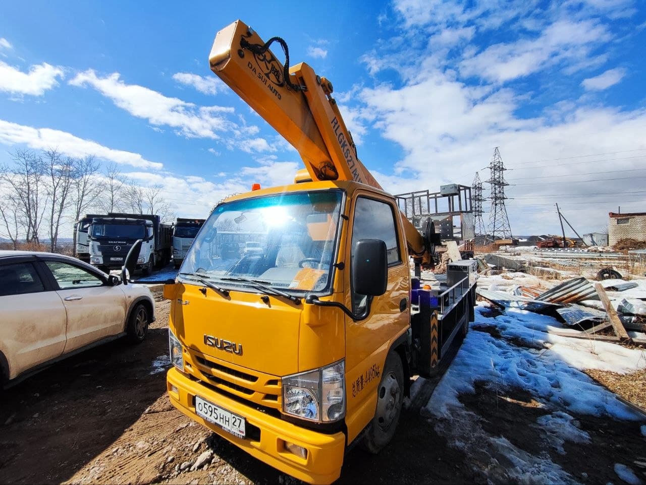 ISUZU ELF 4.5 4x2 Автовышка - 1