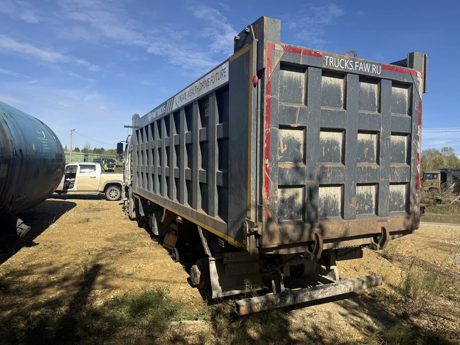 FAW J6 8x4 Самосвал - 4