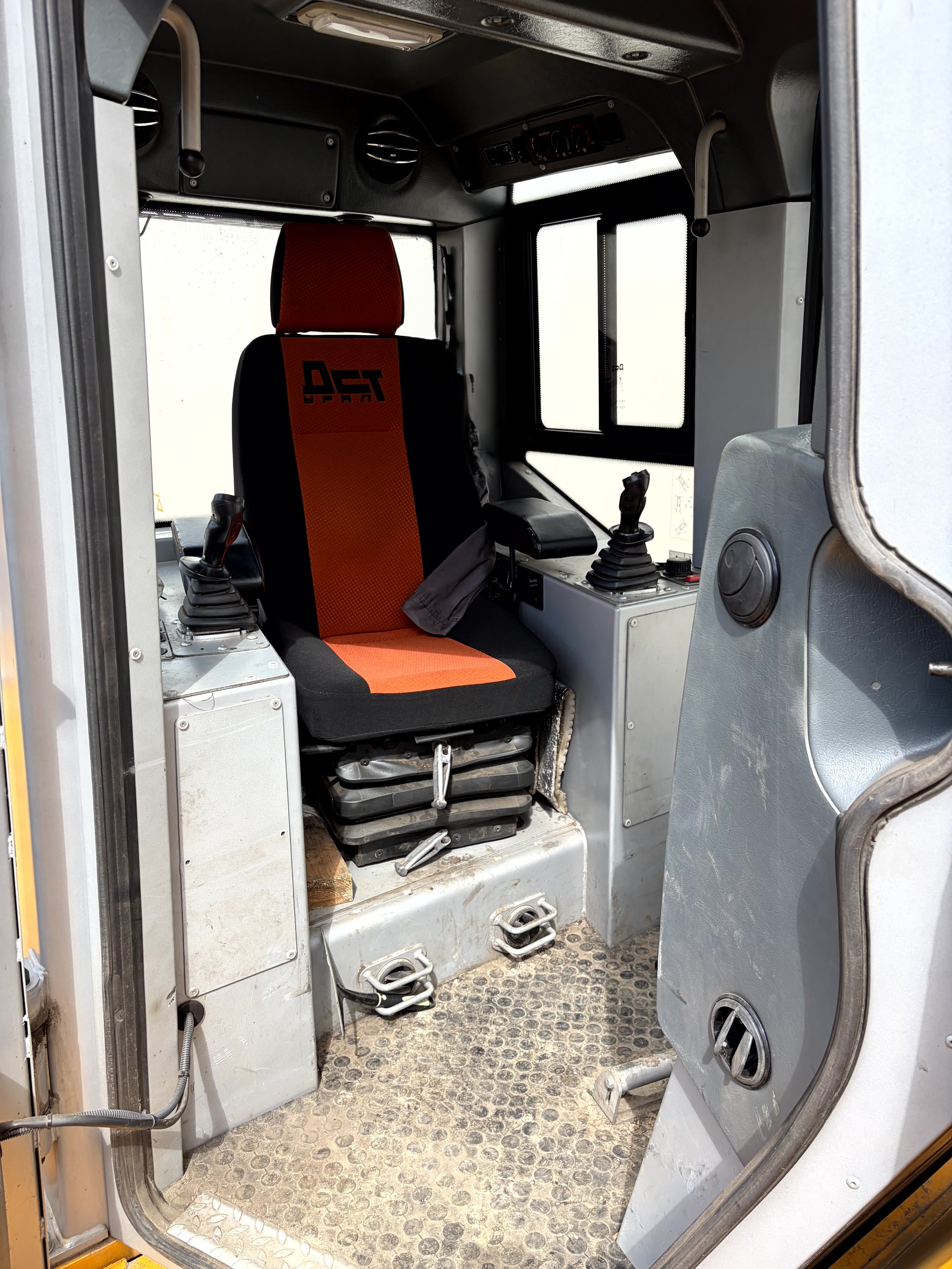 Дст-Урал D12 Бульдозер - 4