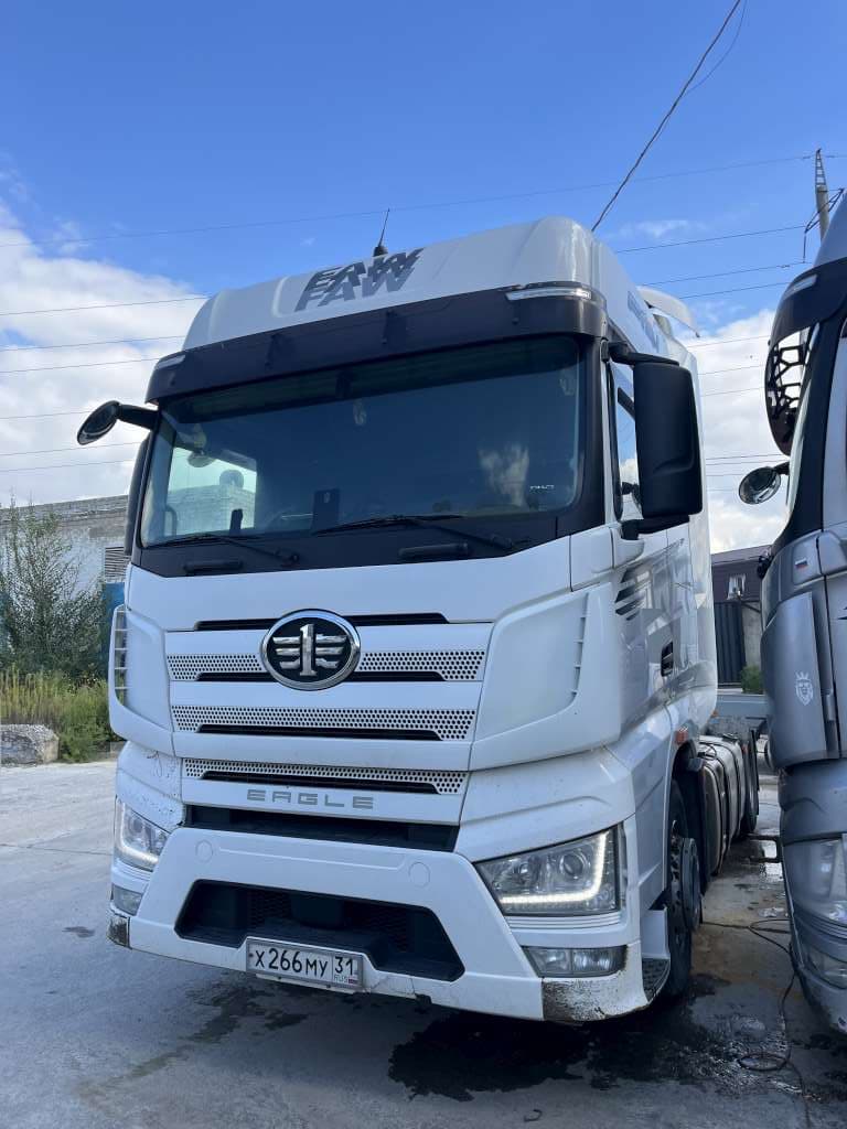 FAW J7 4x2 Седельный тягач - 1