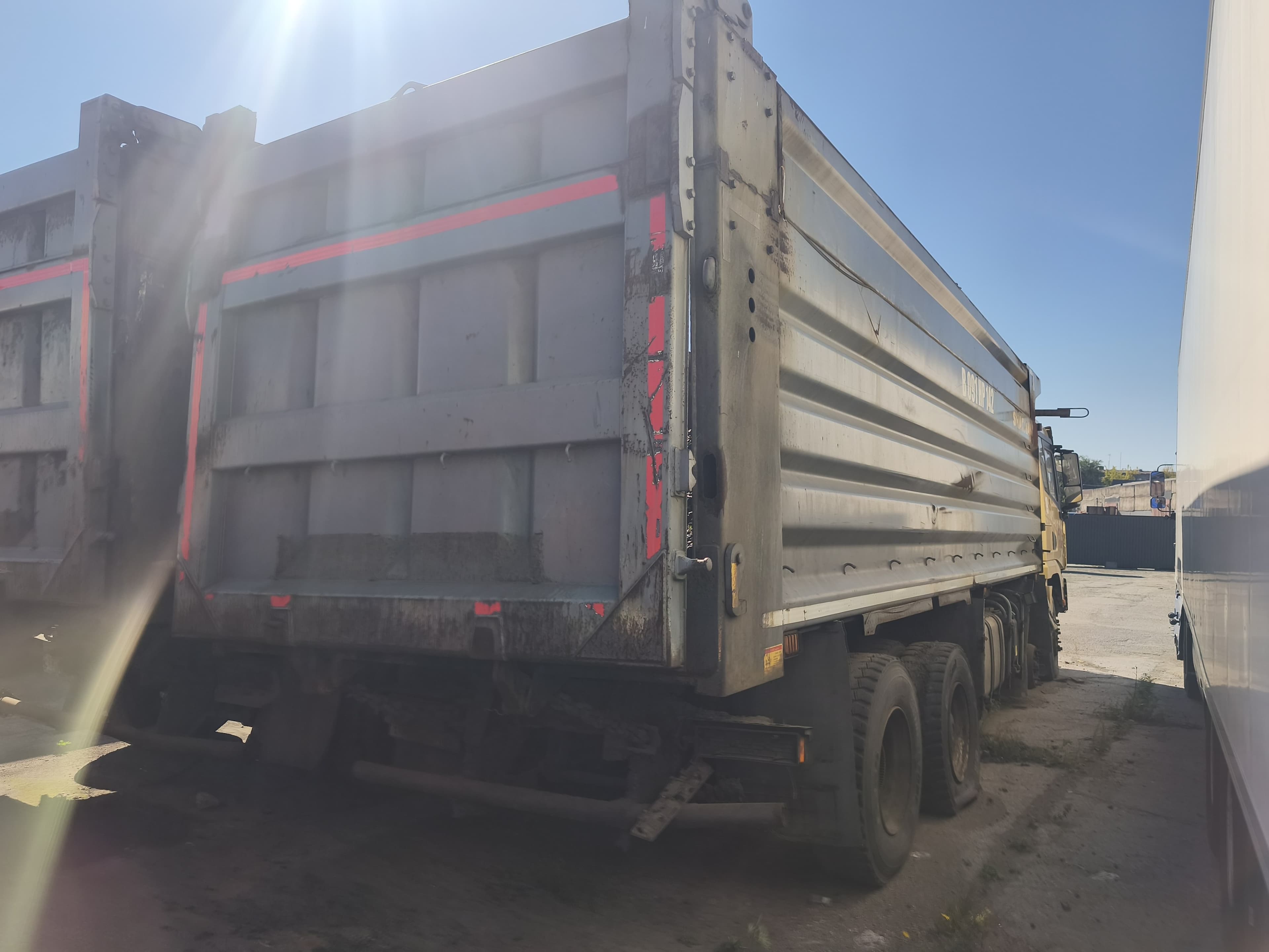 Shacman (Shaanxi) SX* 8x4 Самосвал - 3
